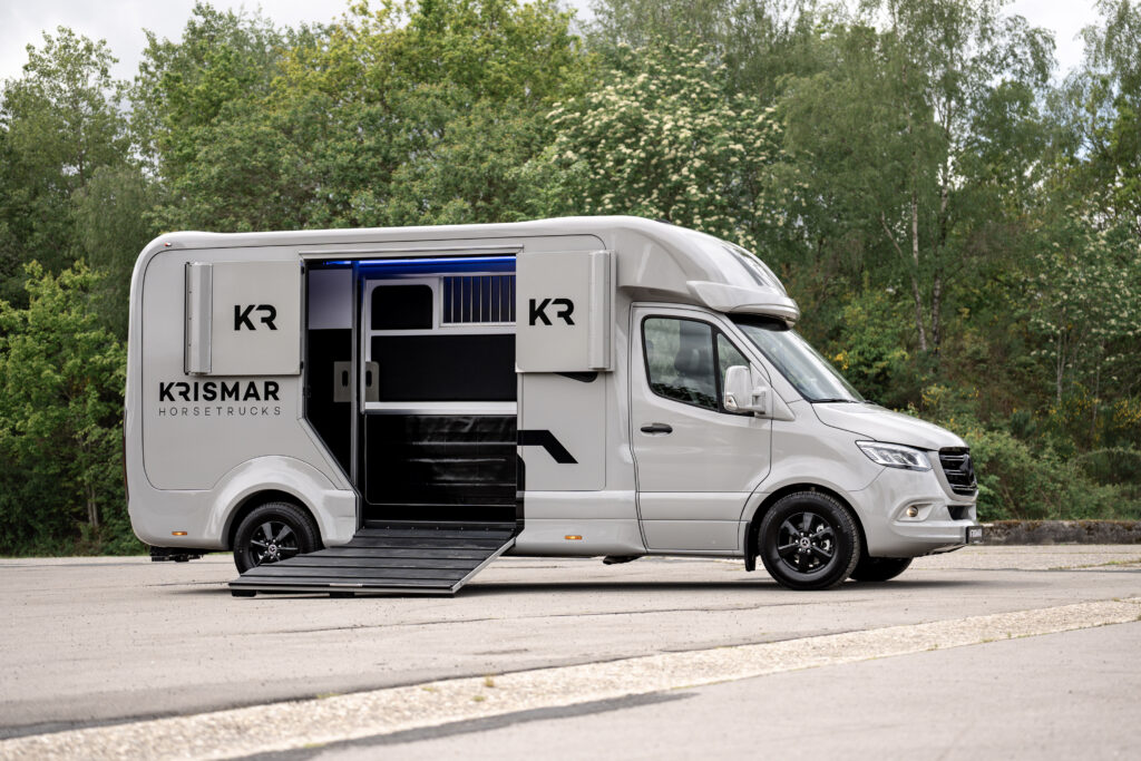 Krismar 2-horse Mercedes-9